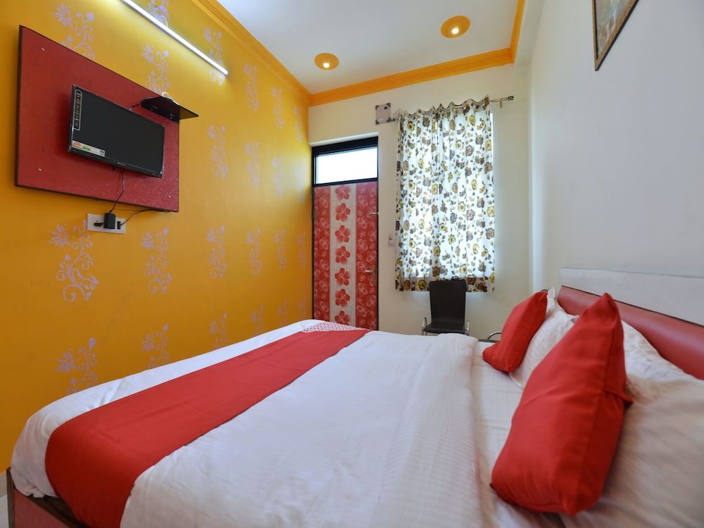 OYO 12505 Hotel MJ Double or Twin Room 2