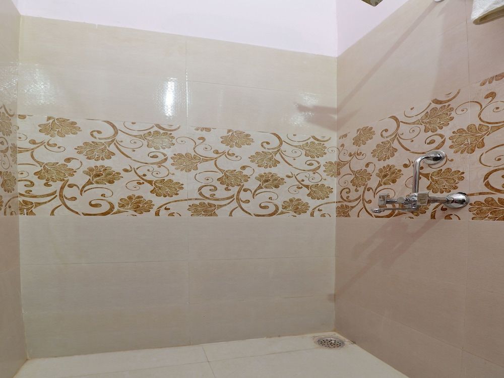 OYO 12505 Hotel MJ Double or Twin Room 8