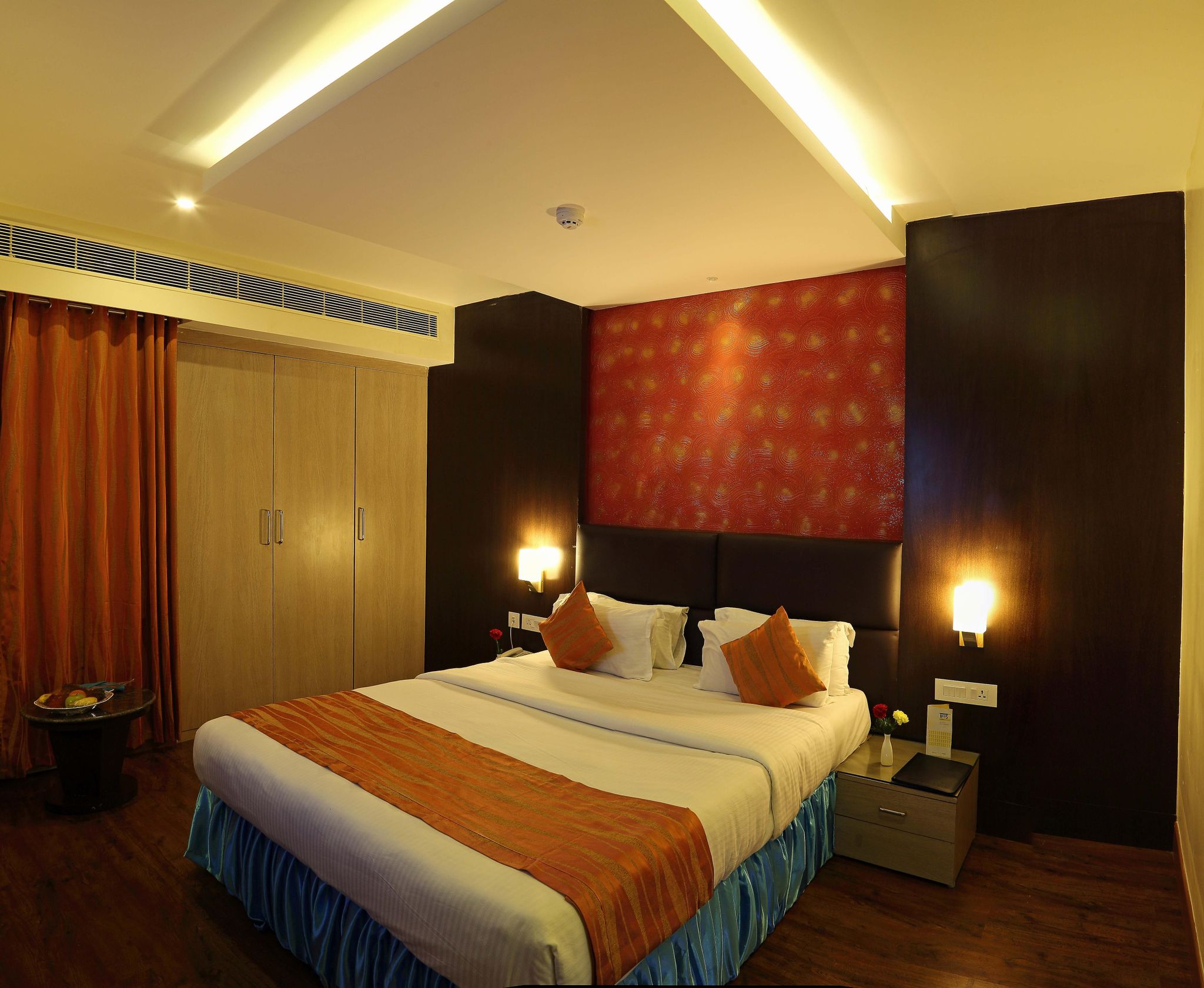 Parrot Room - Queen Bed