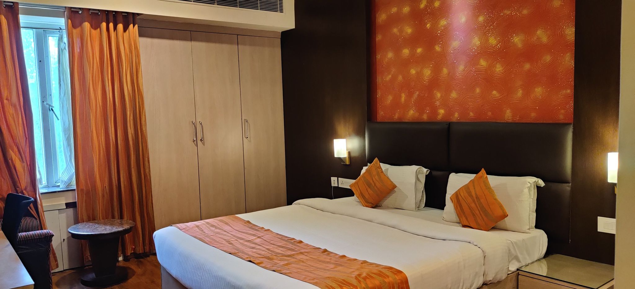 SKYLAR Tirupati  Spr Queen / Parrot Queen - Premiere Queen 2