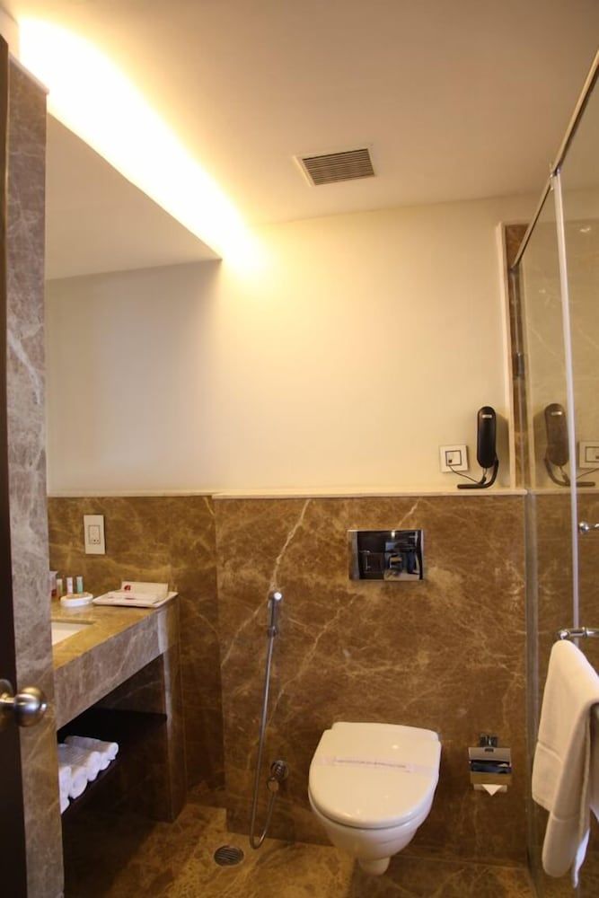 TreeHouse Queens Pearl Deluxe Twin Room 4