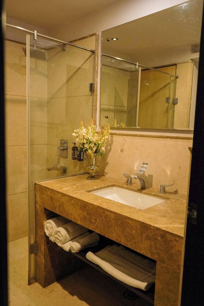 TreeHouse Queens Pearl Deluxe Twin Room 5