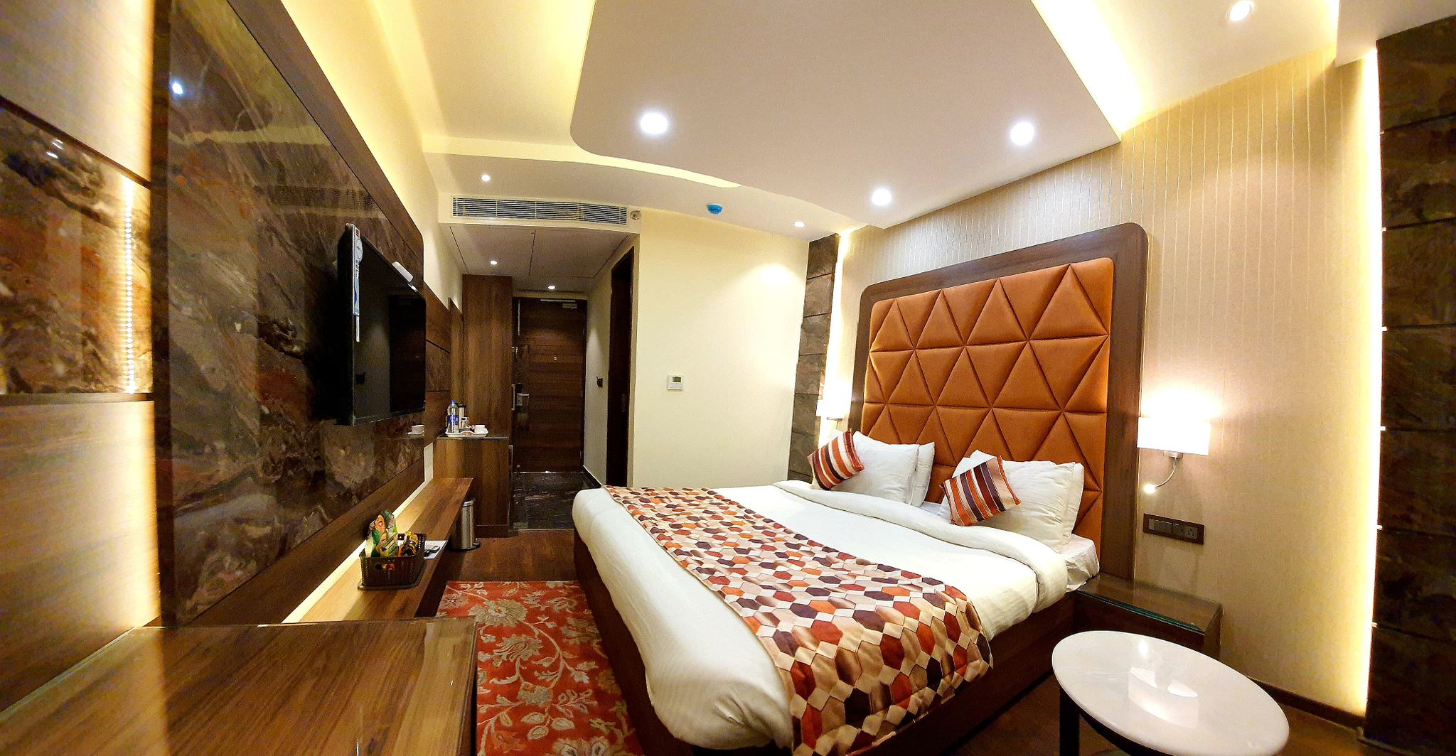 Hotel Makhan Residency Deluxe (3X) 9