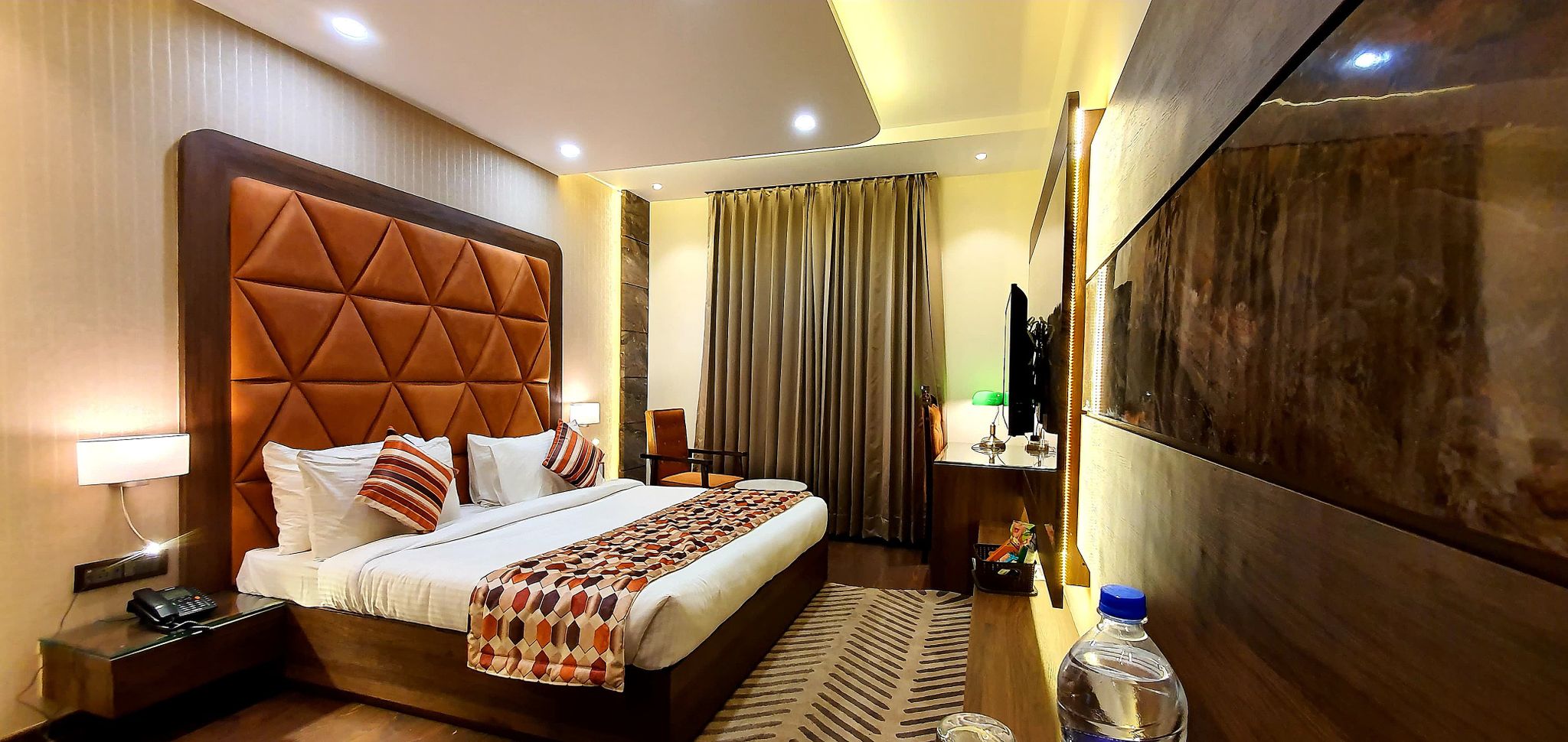 Hotel Makhan Residency Deluxe (3X) 11