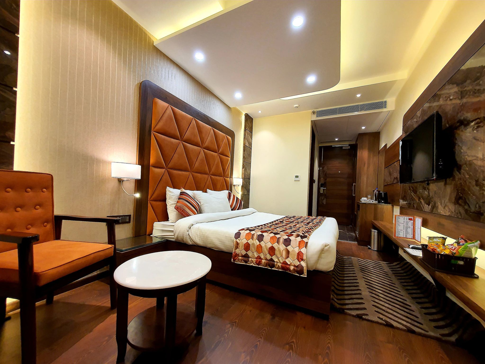 Hotel Makhan Residency Deluxe (3X) 7
