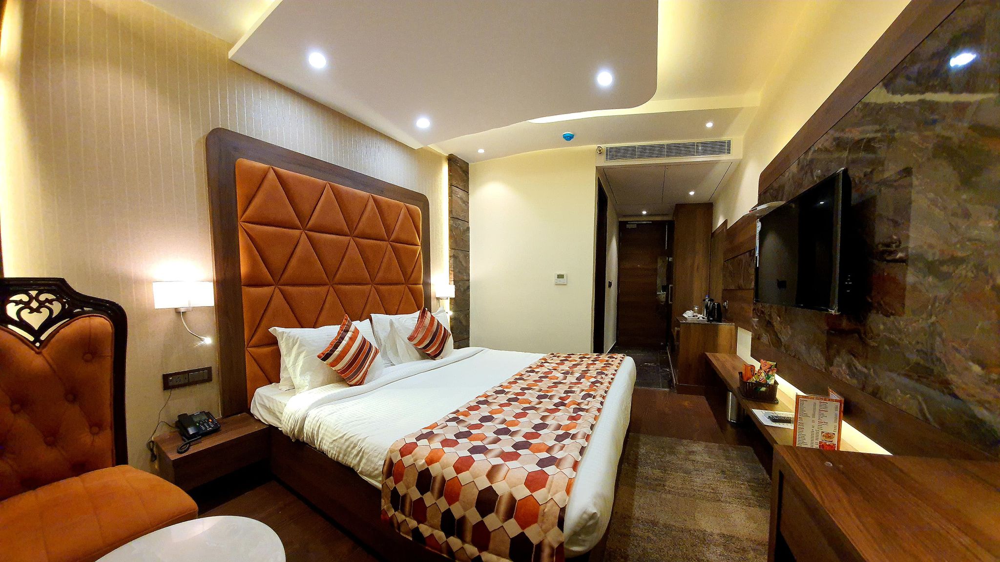 Hotel Makhan Residency Deluxe (3X) 6