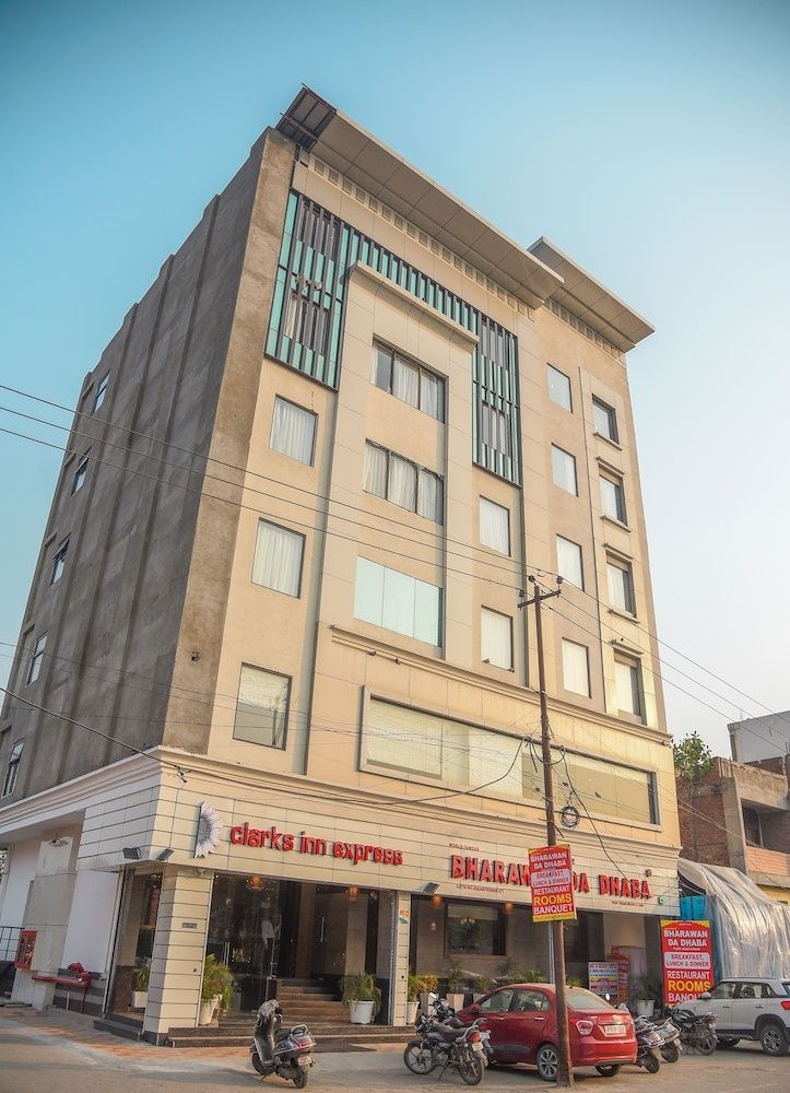 undefined Bharawan Clarks Inn Express 5