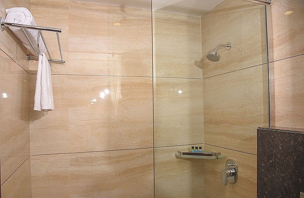 Bharawan Clarks Inn Express Deluxe Room 3