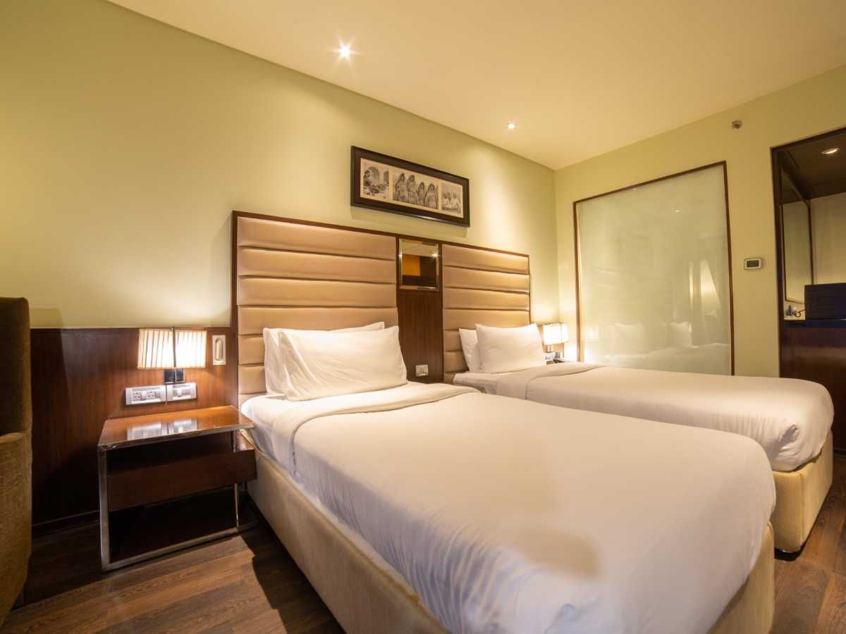 Vivanta Hyderabad Begumpet Superior Room King Bed