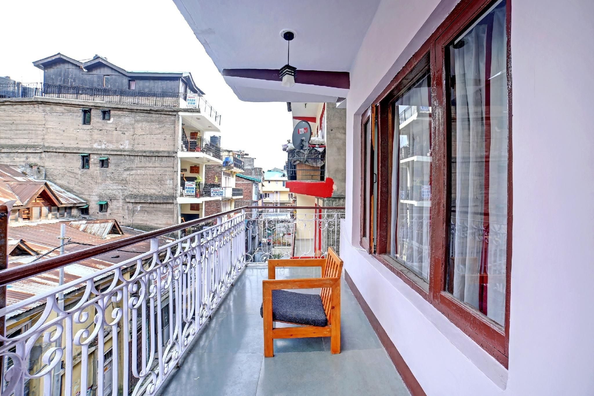Collection O Model Town Mall Road Formerly Whistling Winds