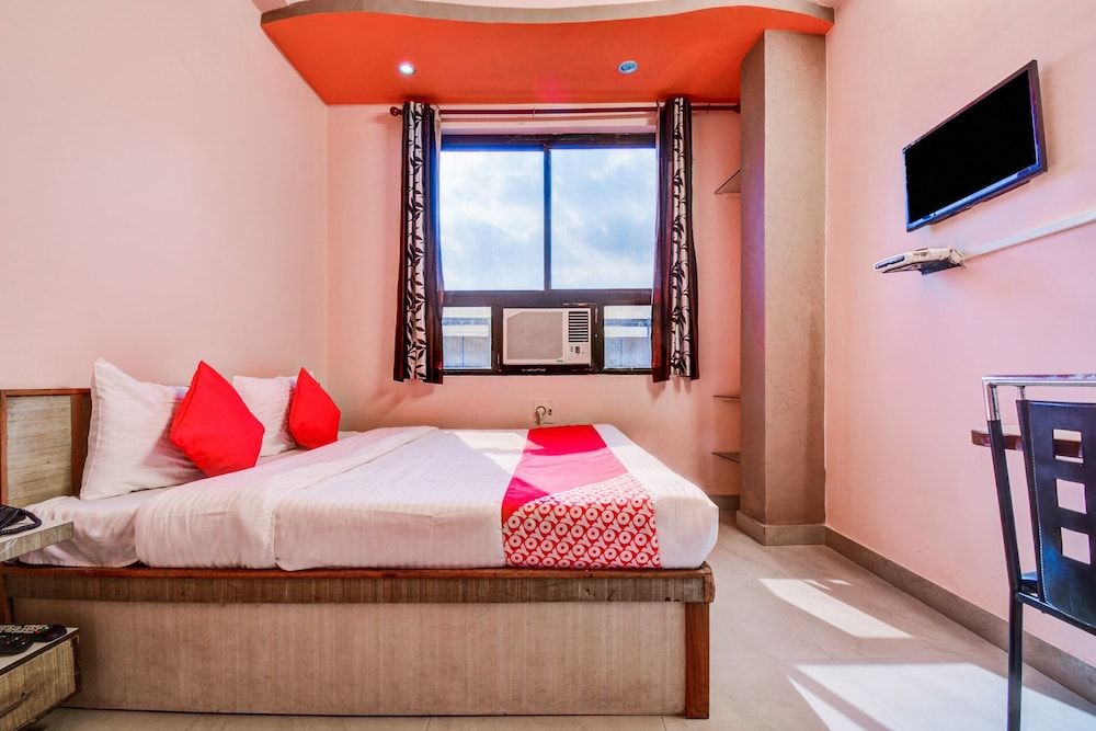 OYO 17250 Hotel Ganesham Standard Double Room 3
