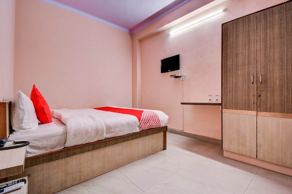 OYO 17250 Hotel Ganesham Standard Double Room 5