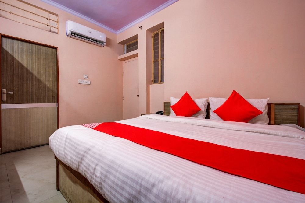 OYO 17250 Hotel Ganesham Standard Double Room 4