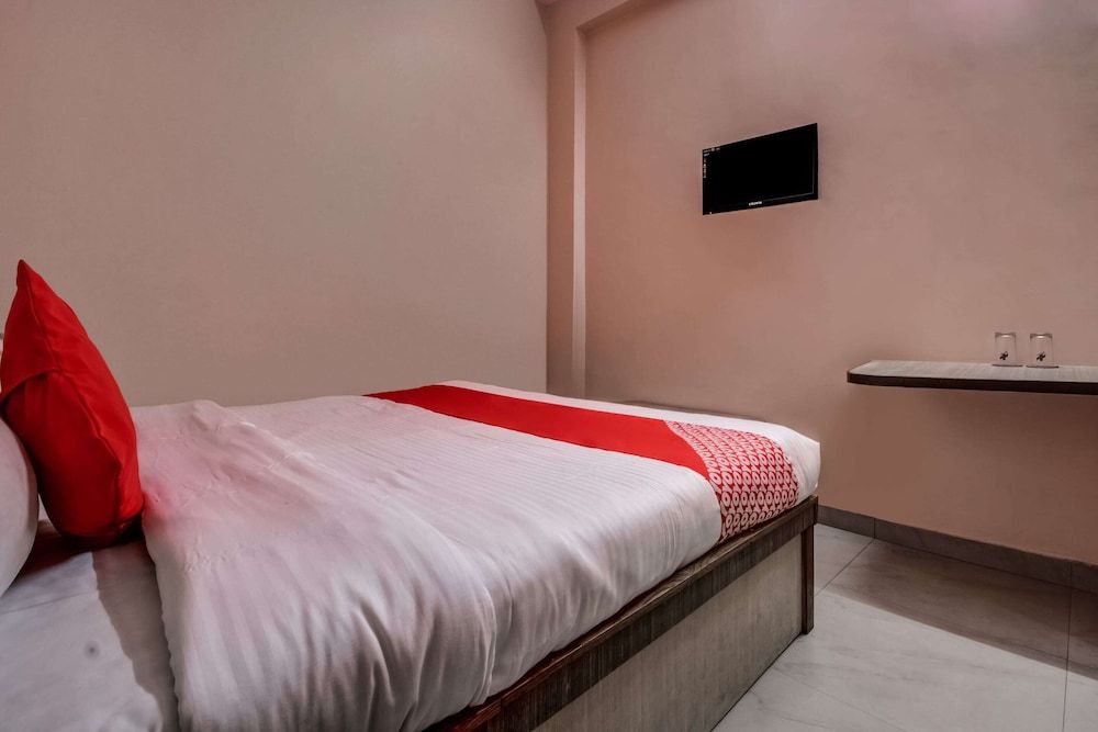OYO 17250 Hotel Ganesham Standard Double Room 6