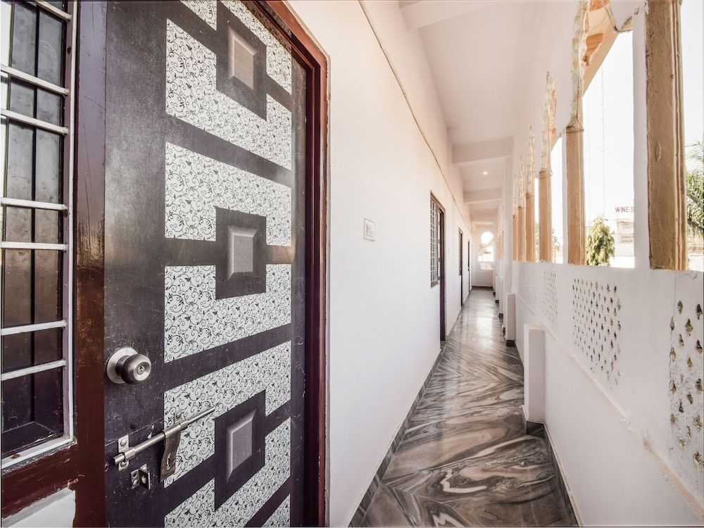 undefined OYO 27015 Gorbandh Vatika 9