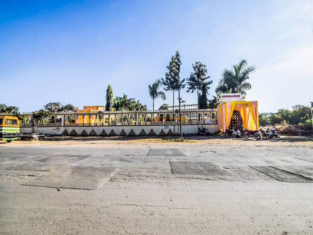 undefined OYO 27015 Gorbandh Vatika 4