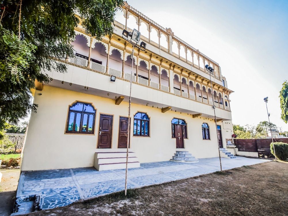 undefined OYO 27015 Gorbandh Vatika 5