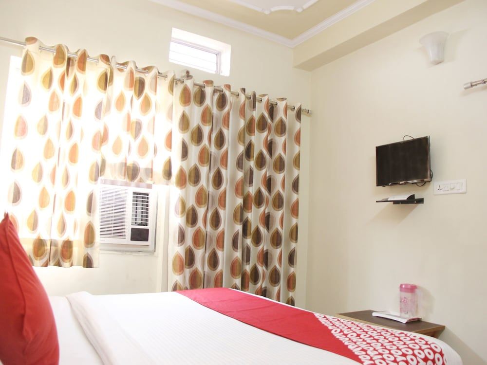 undefined OYO 14066 hotel Govindi palace 10