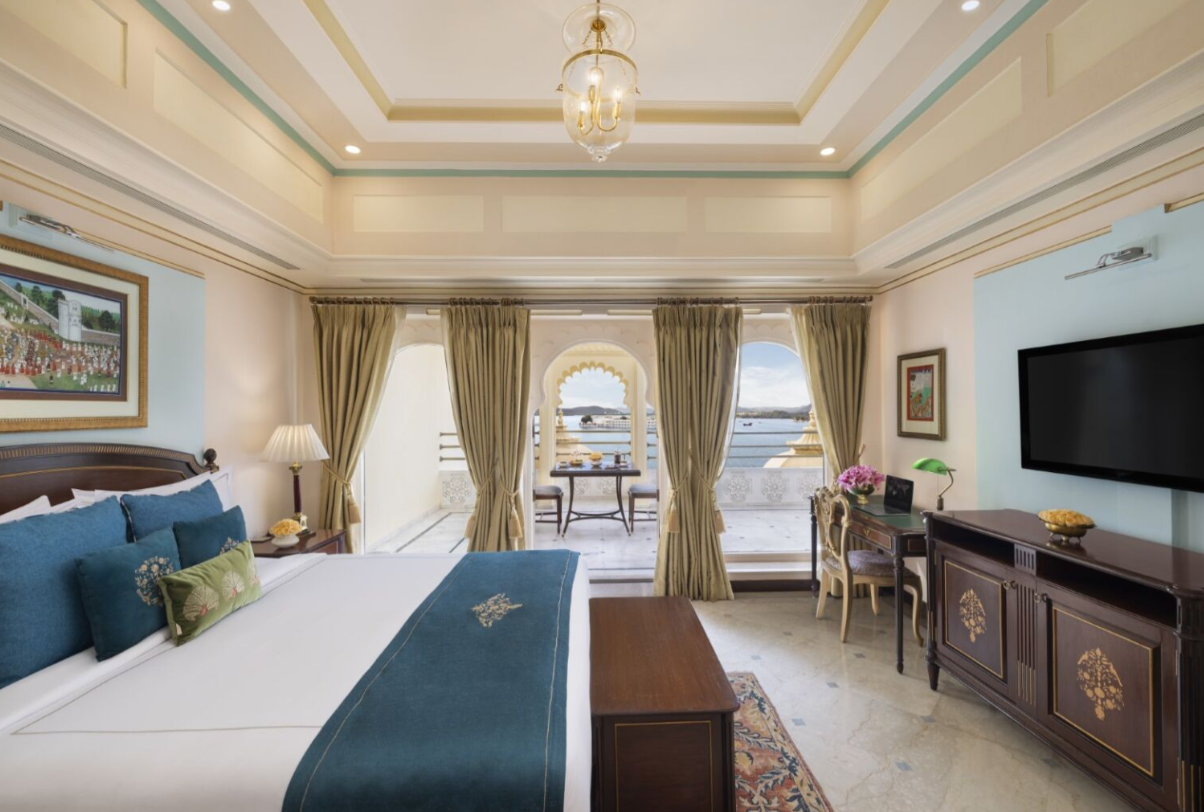 Luxury Suite with Shared Sit Out