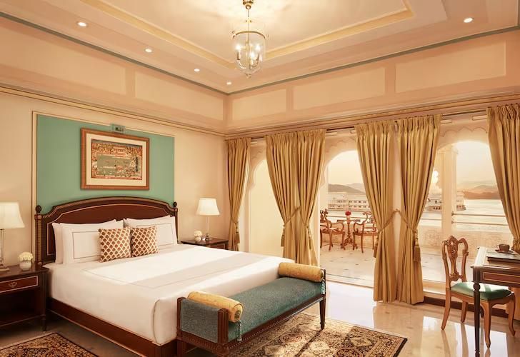 Luxury Suite with Shared Sit Out