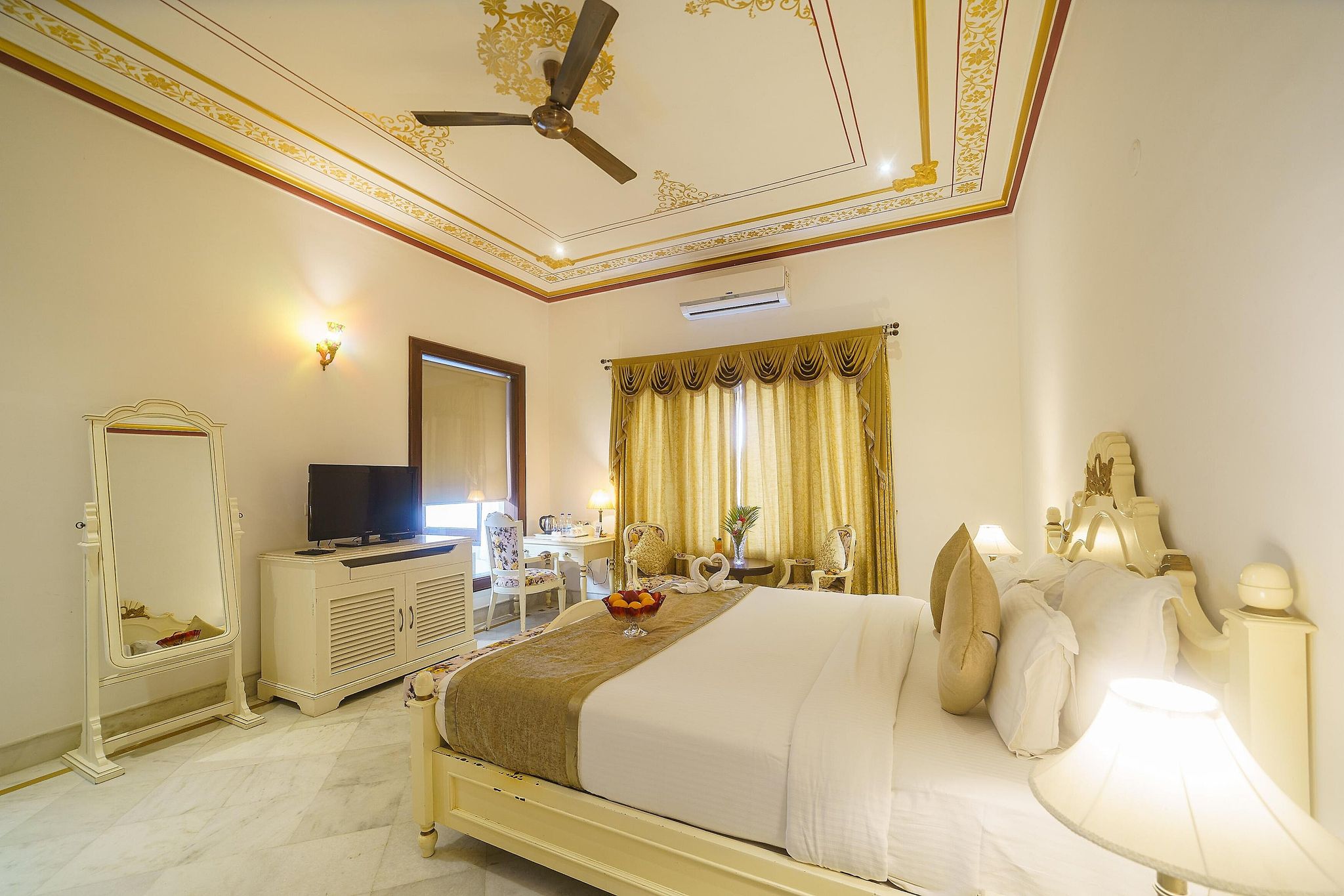 Honeymoon Suite with Jacuzzi and Private Sit out