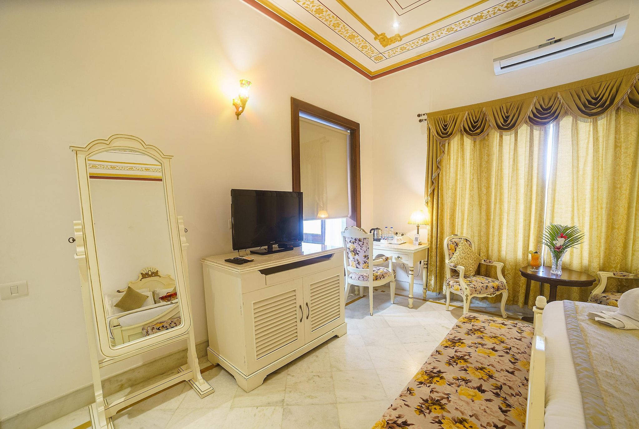 Honeymoon Suite with Jacuzzi and Private Sit out