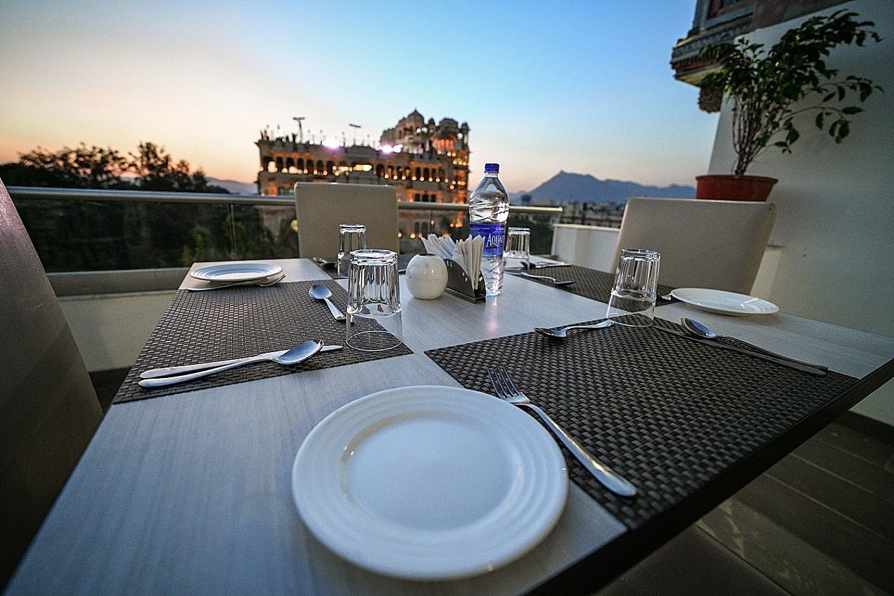 Food & Dining