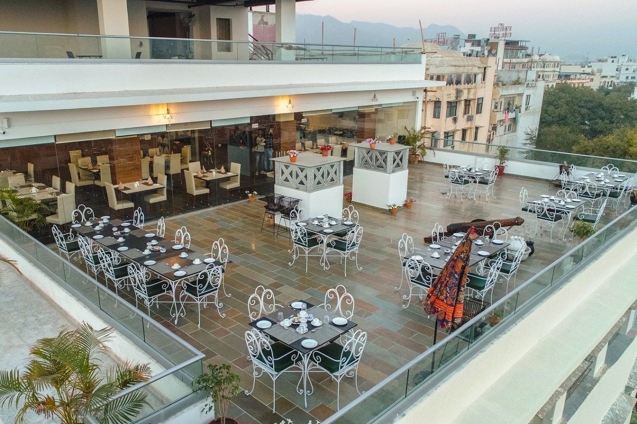 Food & Dining