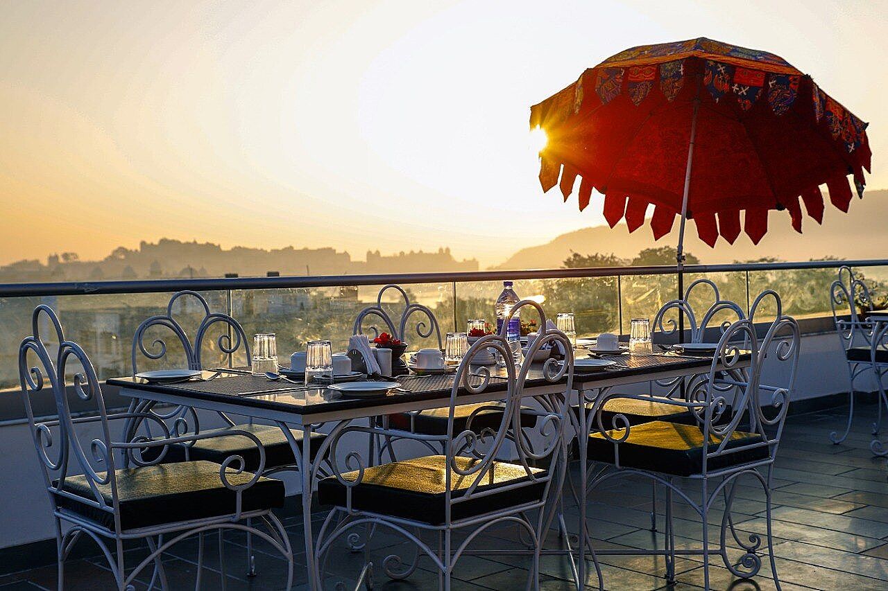 Food & Dining