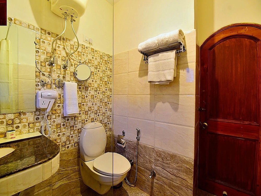 Capital O 30169 Signature Manaali Double or Twin Room 7