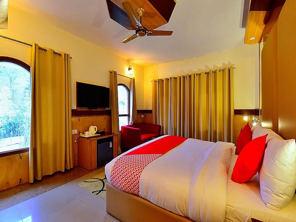 Capital O 30169 Signature Manaali Double or Twin Room 14