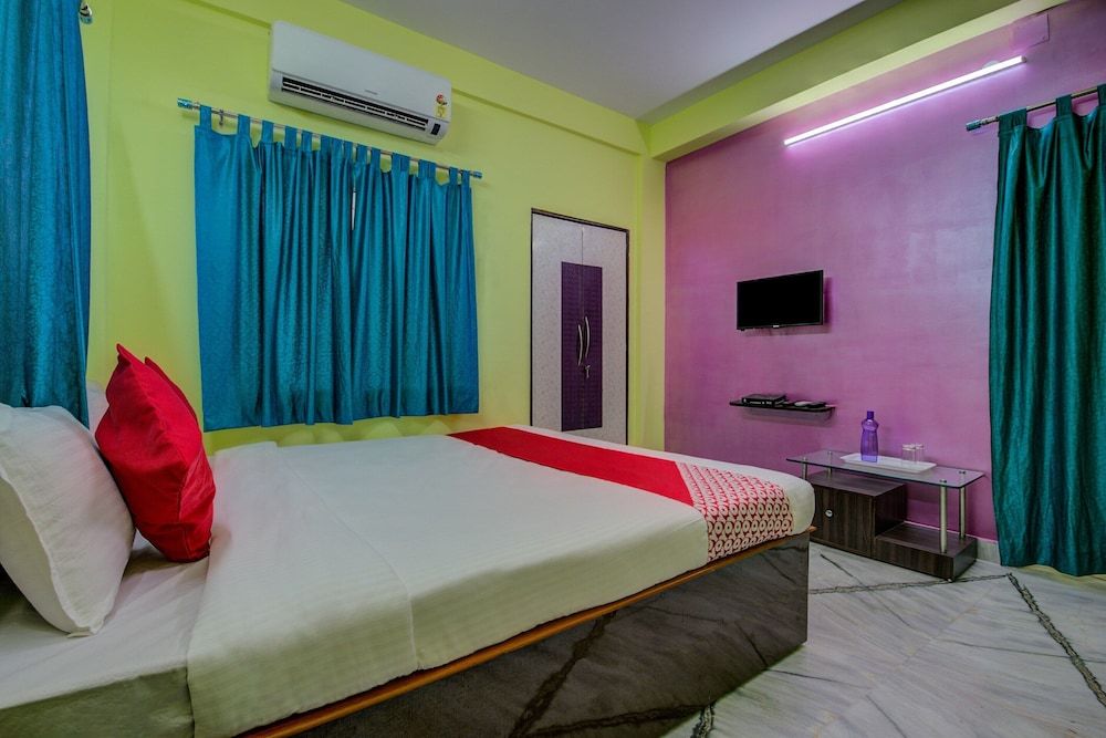 OYO Flagship 13777 VIP Palace Standard Double Room 2