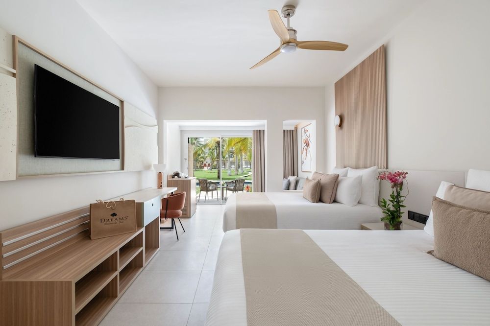 Preferred Club Junior Suite Pool Terrace Double