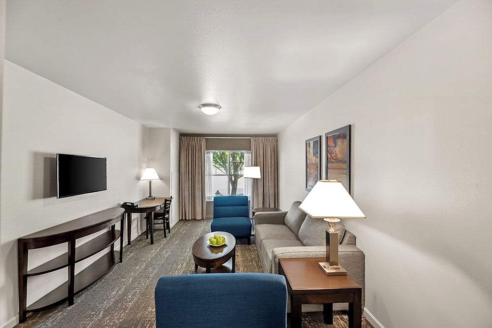 Ledgestone Suites Hotel Yakima Comfort Suite, 1 Queen Bed with Sofa bed, Roll-in Shower 10