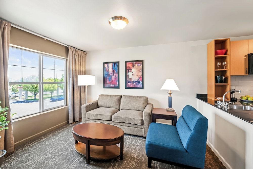Ledgestone Suites Hotel Yakima Comfort Suite, 1 Queen Bed with Sofa bed, Roll-in Shower 7