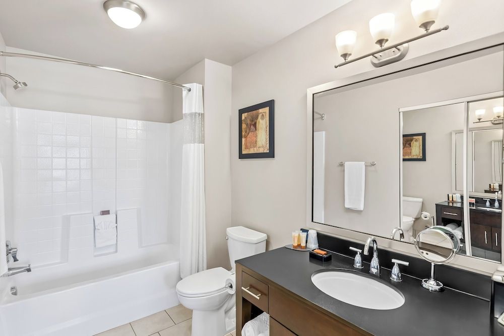 Ledgestone Suites Hotel Yakima Queen Studio with Kitchenette 4