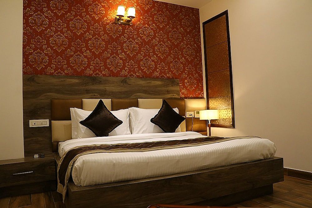 Luxe Stayz Heritage Street Deluxe Room 13