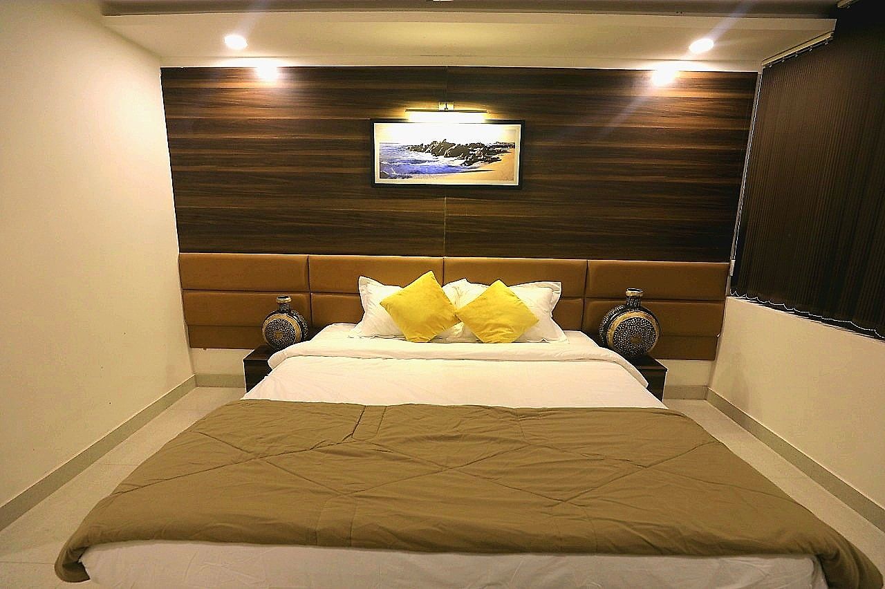 DIDI Hotel Alambagh Deluxe Room 4