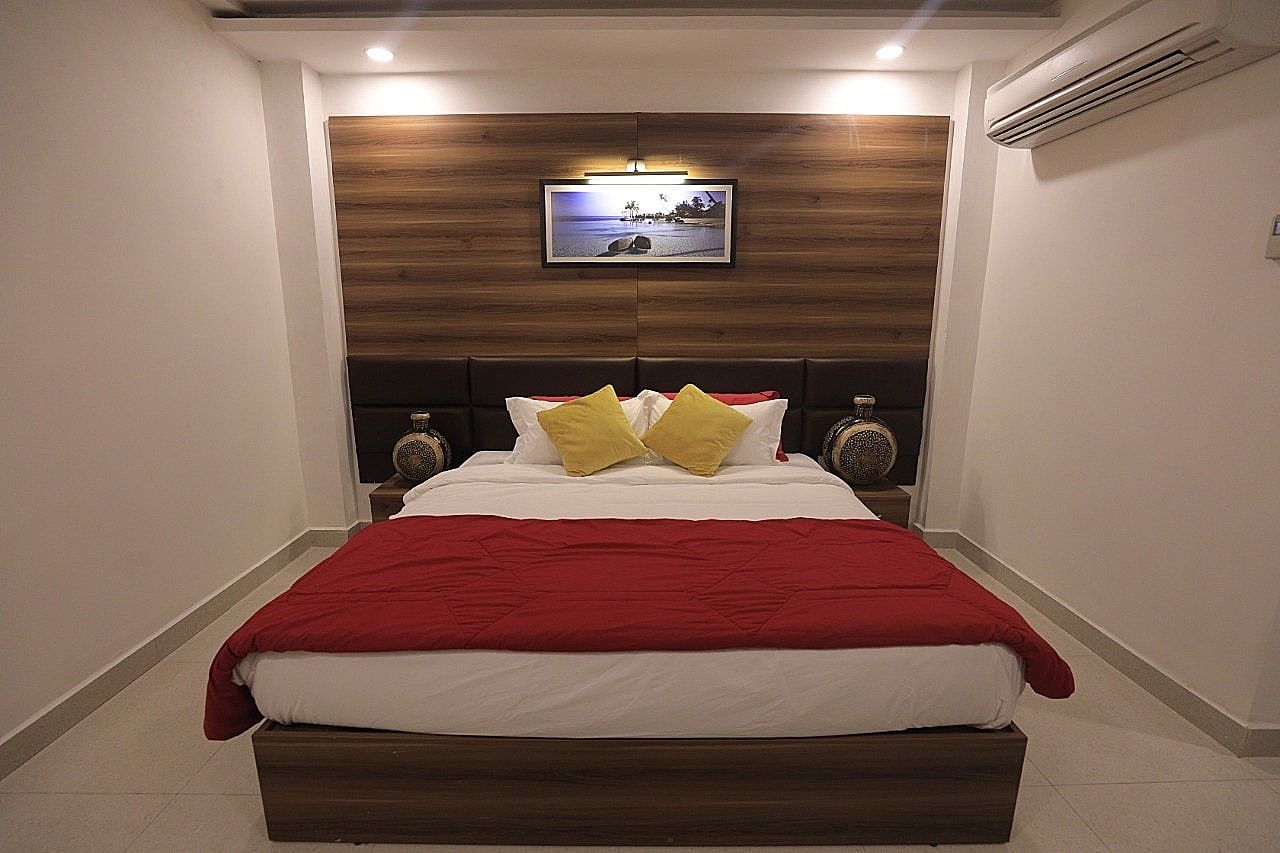 DIDI Hotel Alambagh Deluxe Room 3