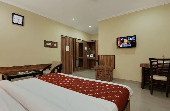DIDI Hotel Alambagh Deluxe Room 7