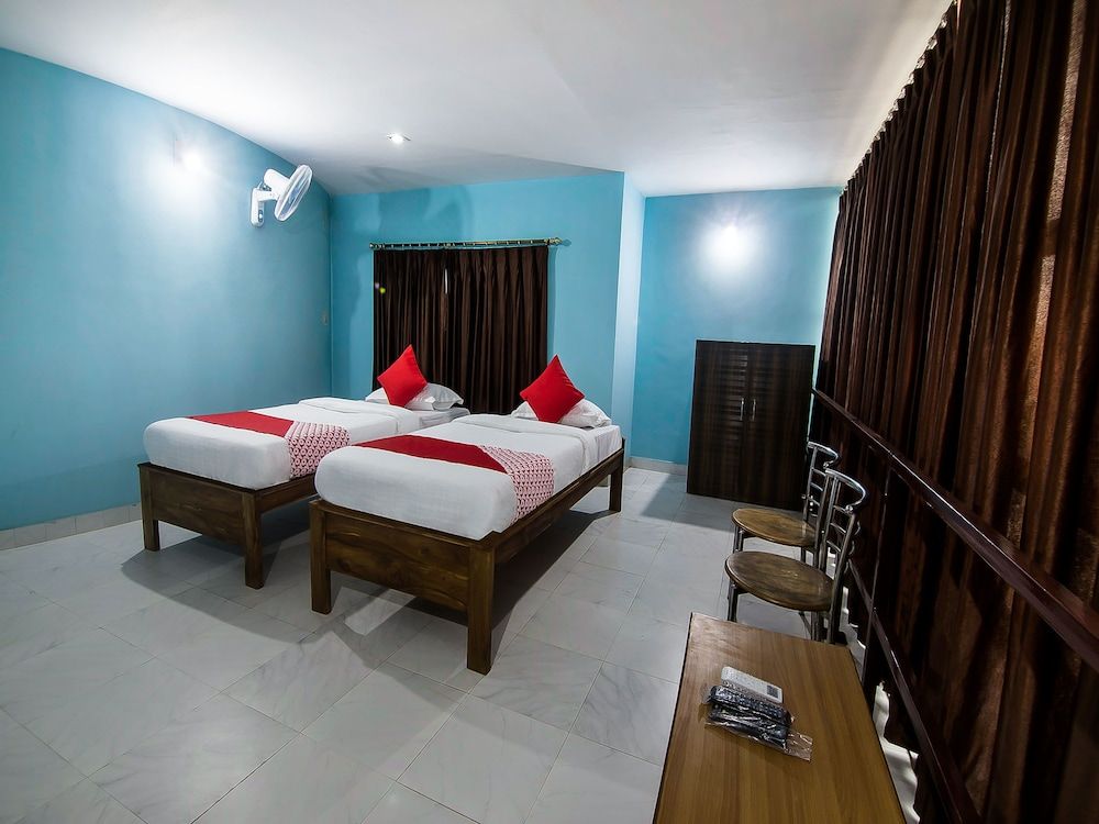 OYO 14737 LG Towers Double or Twin Room 4