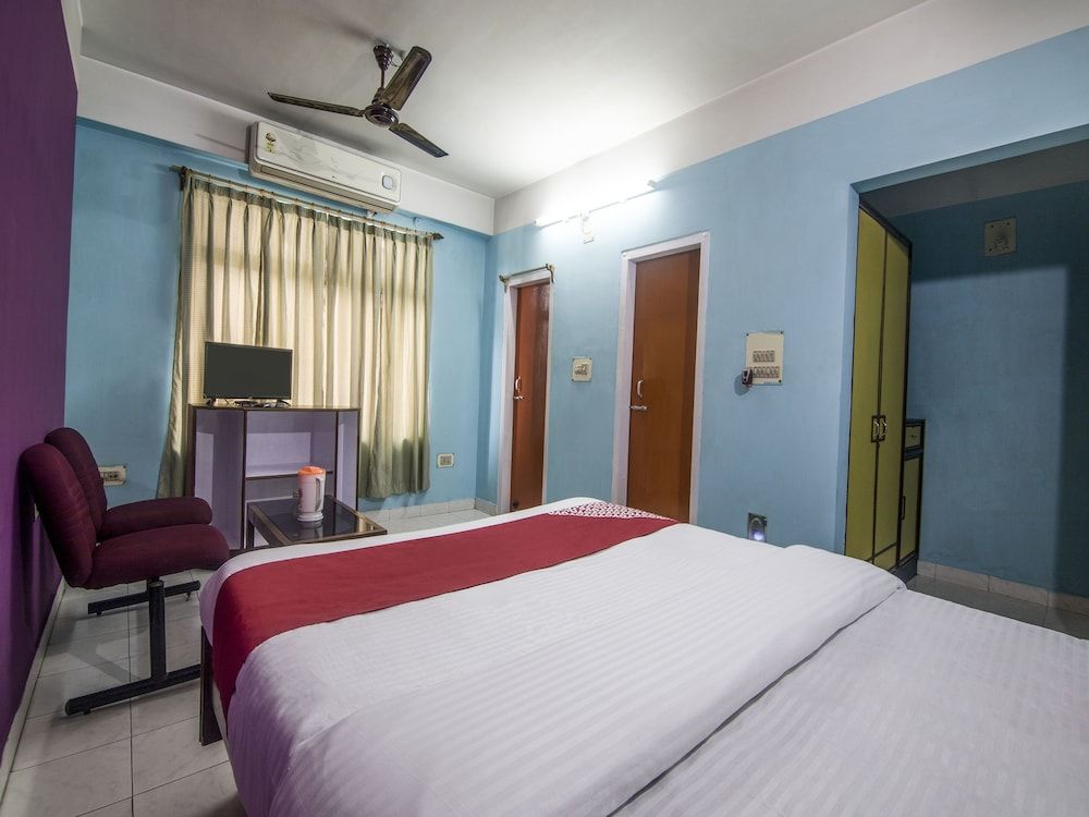 OYO 14737 LG Towers Double or Twin Room 3