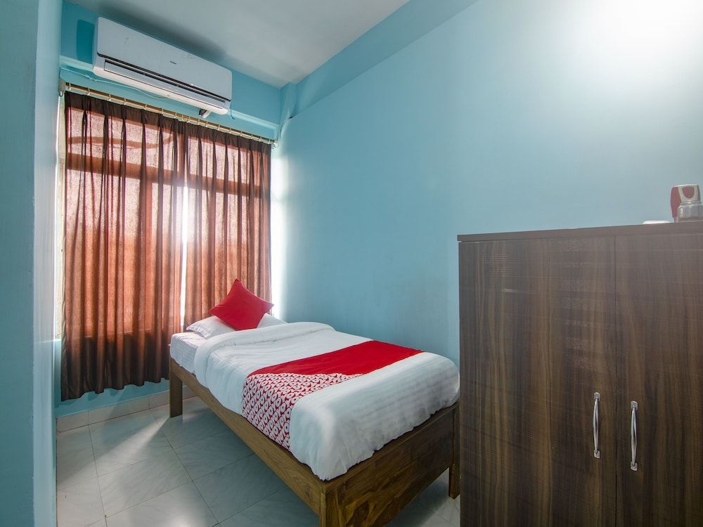 OYO 14737 LG Towers Double or Twin Room 7