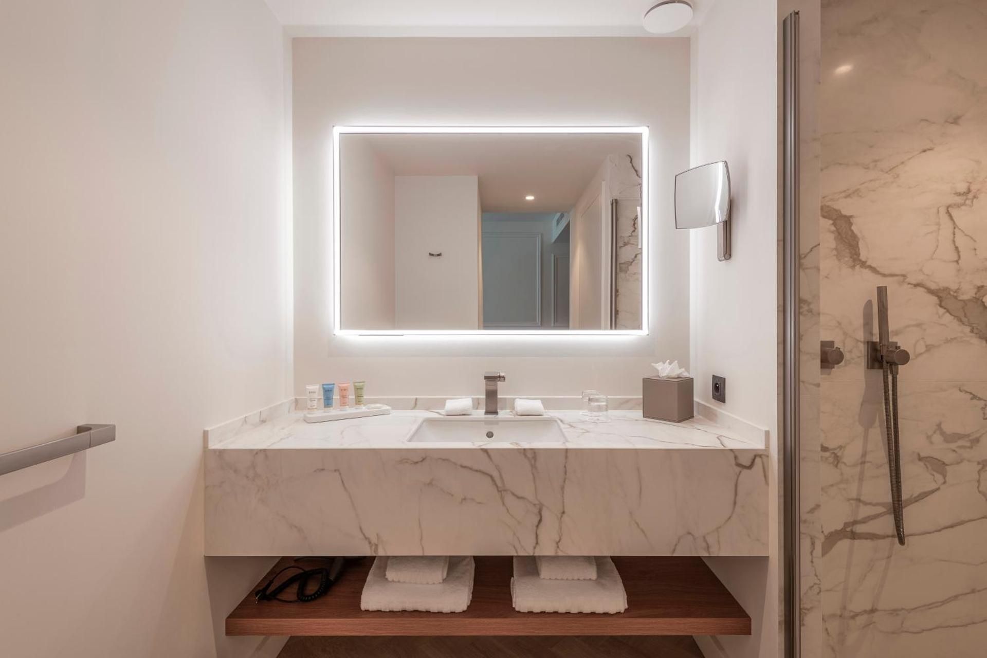 Pavilion Luxury room