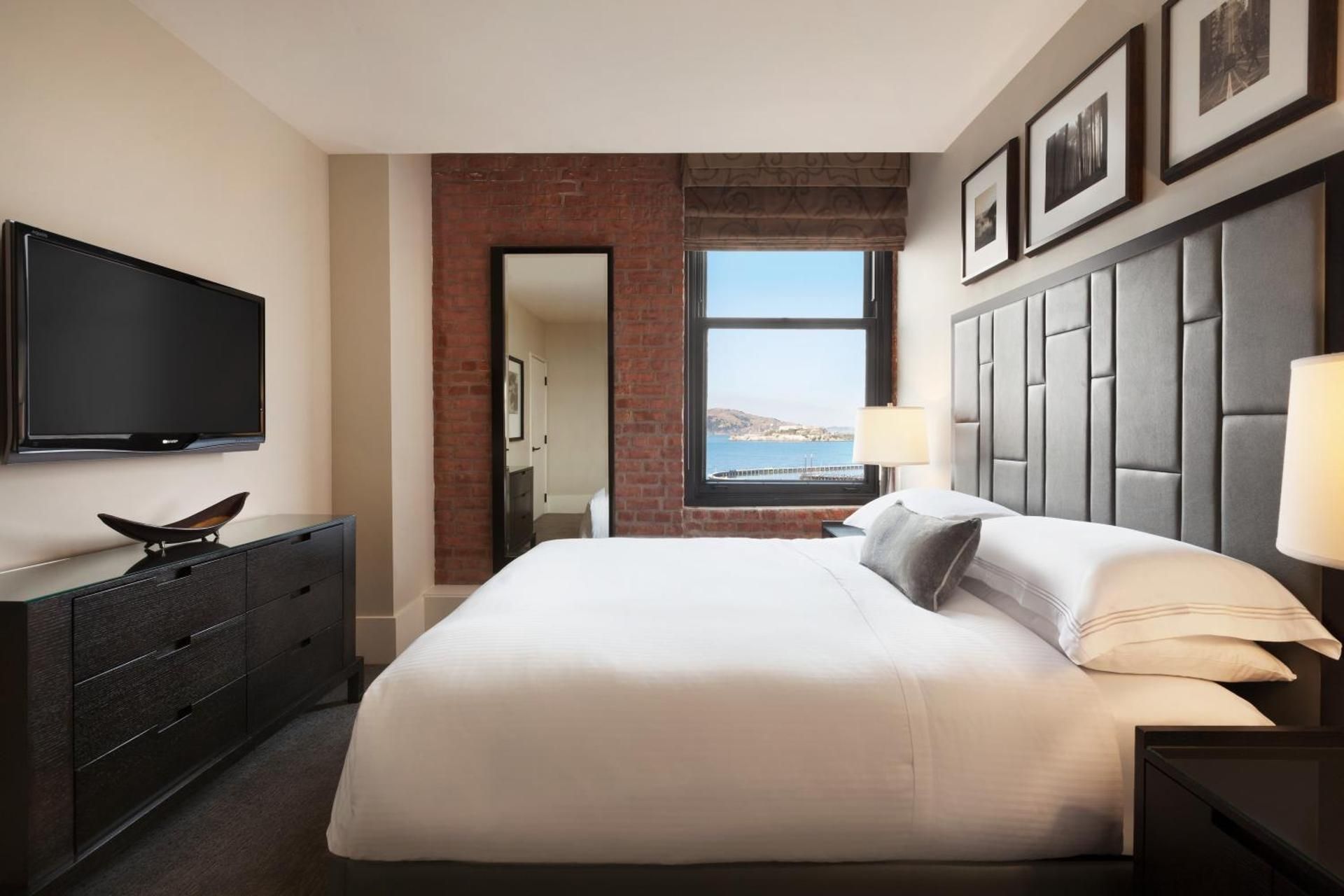 Two-Bedroom Suite with Bay View - Disability Access