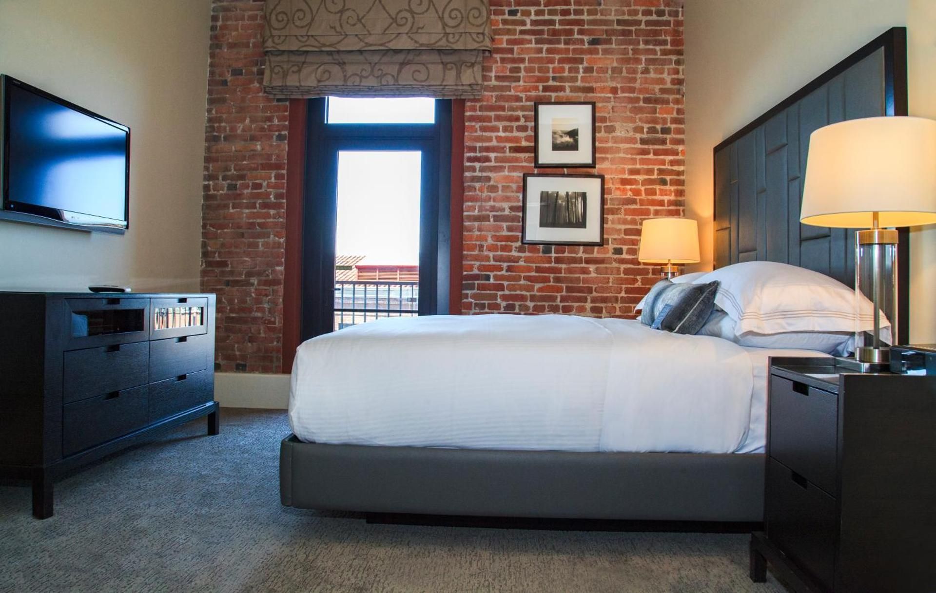 One Bedroom Bay View Residence with One King Bed and Sofa bed