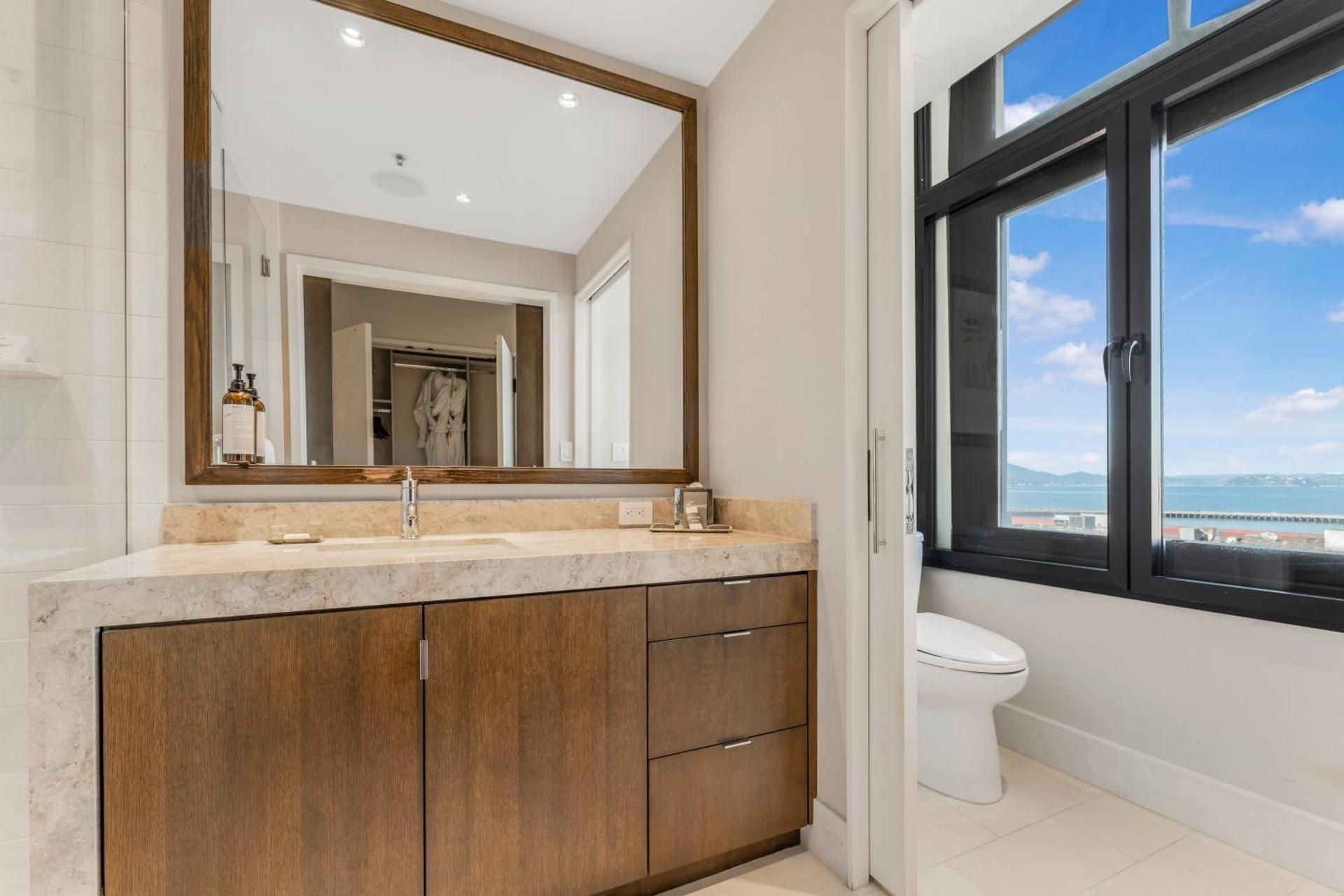 Signature Three Bedroom Bay View Residence with Three King Beds and Sofa bed