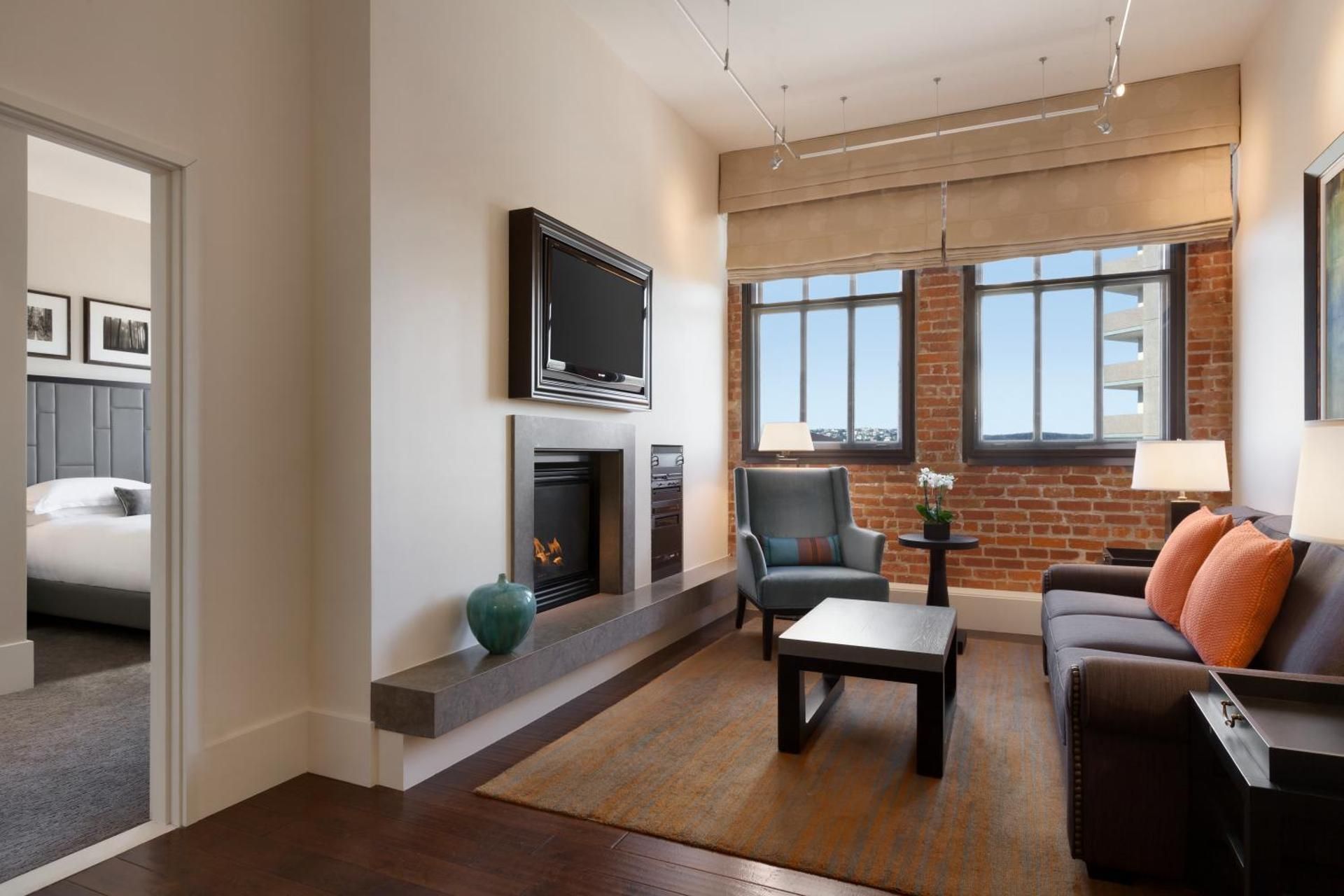 2 Bedroom Bay View Residence 2 King, Gourmet Kitchen, Living Room, Sofabed