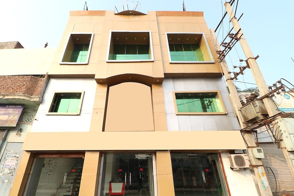 undefined OYO 24326 Ab Hotel 4