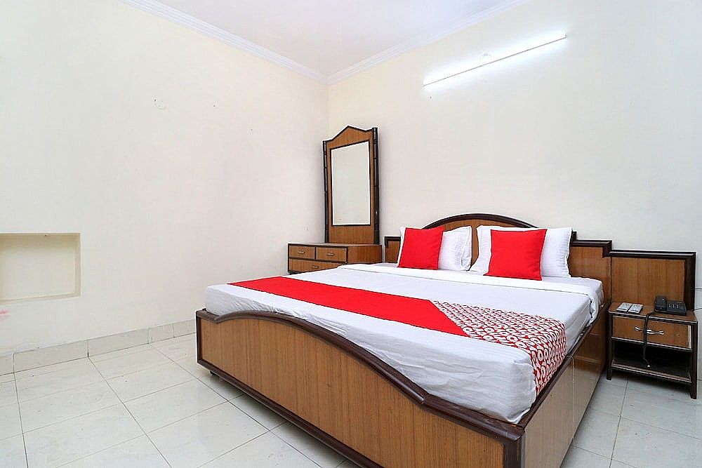 undefined OYO 24326 Ab Hotel